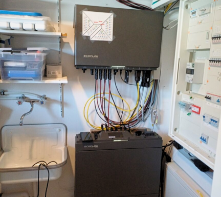 Fachgerechte Installation eines Stromspeichers mit DC- und AC-Verkabelung sowie Einbindung in die Elektroverteilung in Freiburg